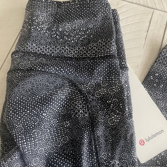 lululemon Fast and Free 7/8 Black and White Women's Leggings - Picture 5 of 13